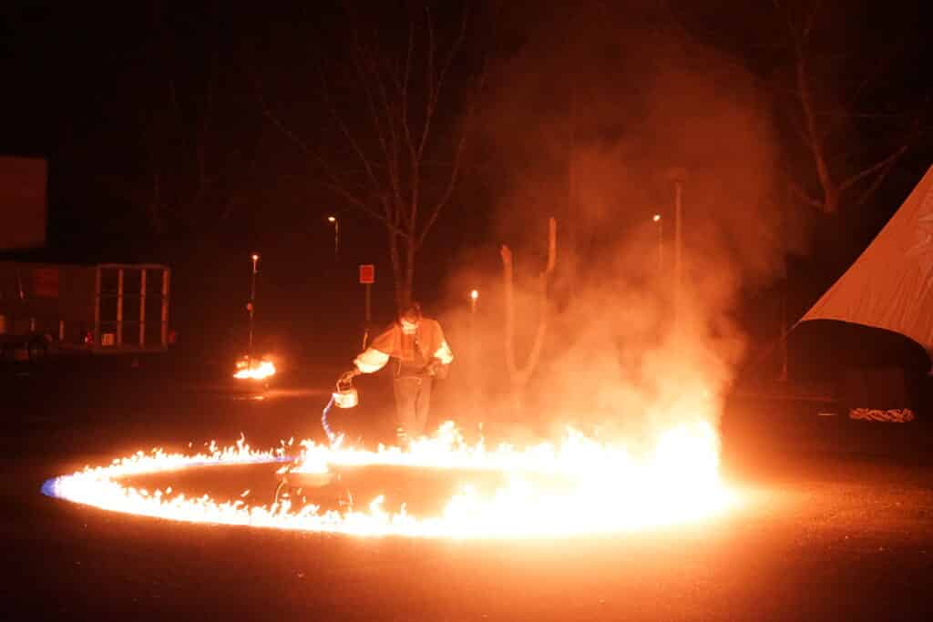 Ignescence spectacle de Feu, cracheur de feu