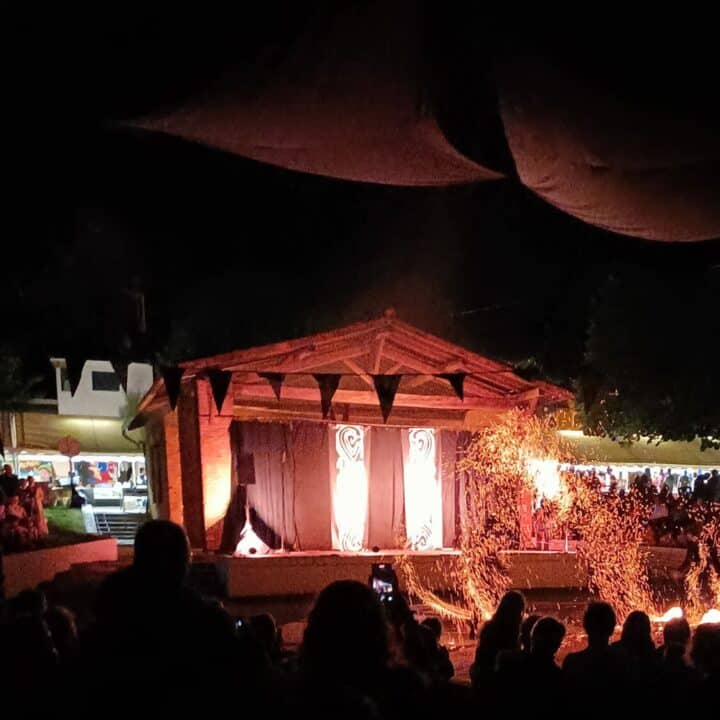 spectacle de feu le reveil D'inis