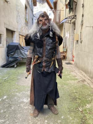 les-creatures-des-vaguabondes-pour-le-tournage-dAnthracite-Dougal-le-shaman