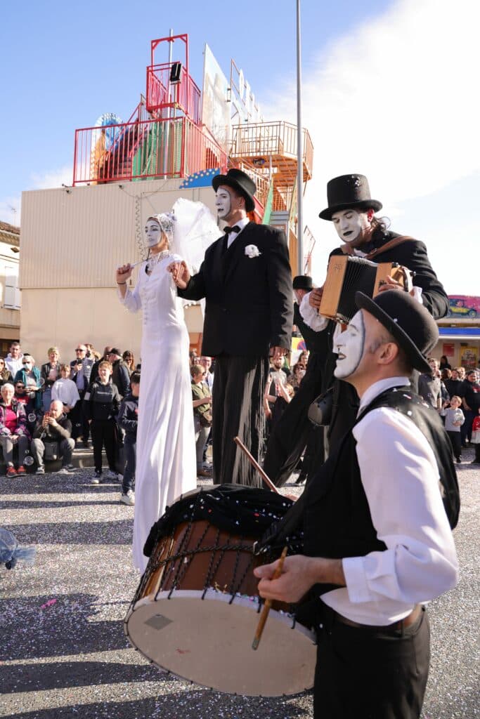 spectacle Les endimanchés s'amusent– Compagnie Les Vaguabondes"