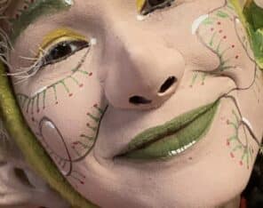 "Artiste échassier du spectacle les Luperons– Compagnie Les Vaguabondes"