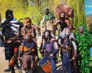 les créatures des vaguabondes pôur le tournage d'Anthracite Dougal le shaman