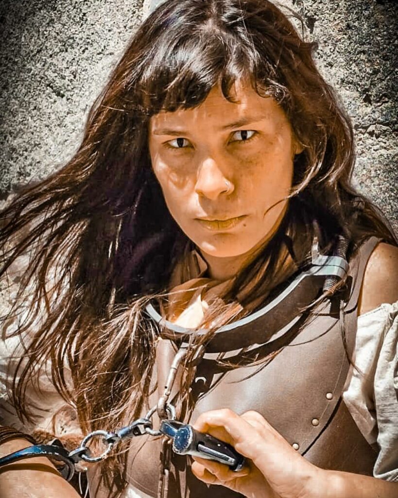 Spectacles d'art de rue à Toulouse – Cie Les Vaguabondes luisa pietrobon chanteuse comédienne