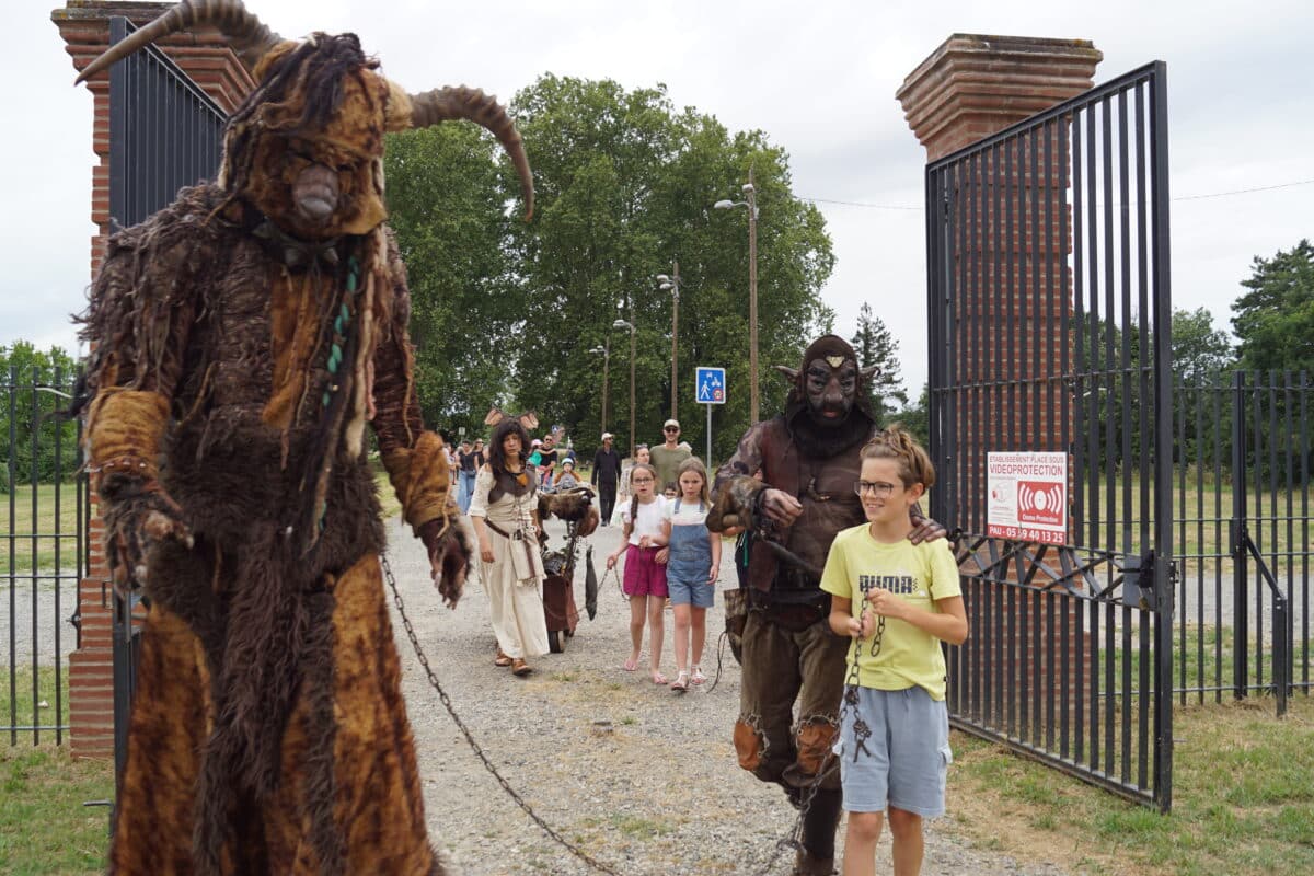 Offrez à votre fête médiévale une déambulation fantastique